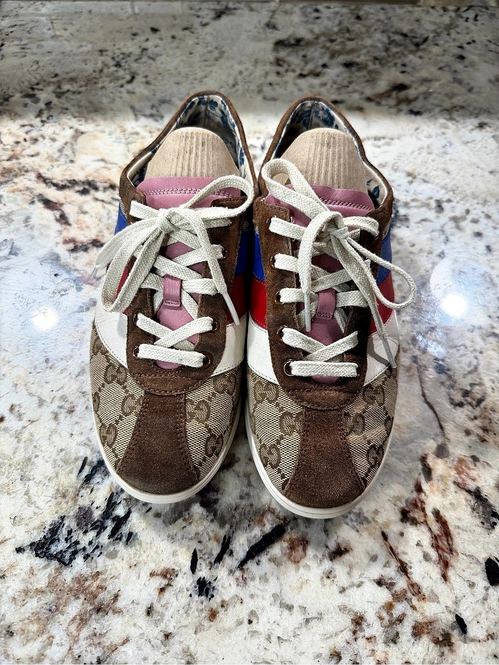 Woman Gucci Ace GG Supreme Sneaker with Bee Brown canvas, Pink blue red white